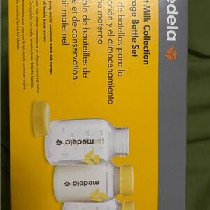Medela Milk Collection Bottles with Yellow Lids